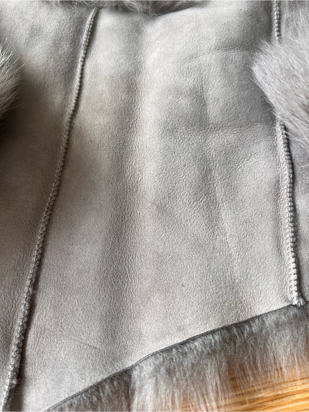 NWOT - UGG Real Dyed Shearling Shawl Wrap. OS - Picture 5 of 12